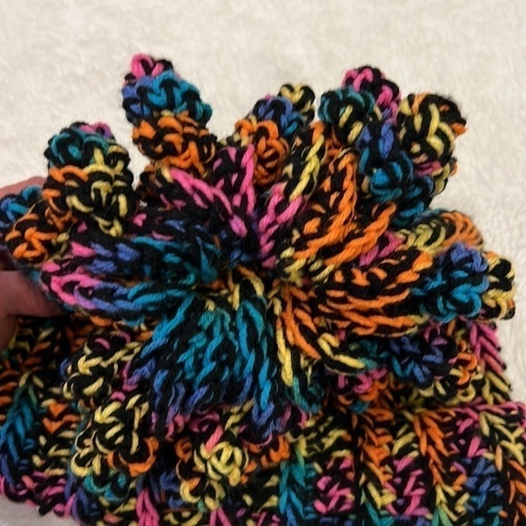 PPG Winter hat ponytail bright colors - Picture 5 of 6
